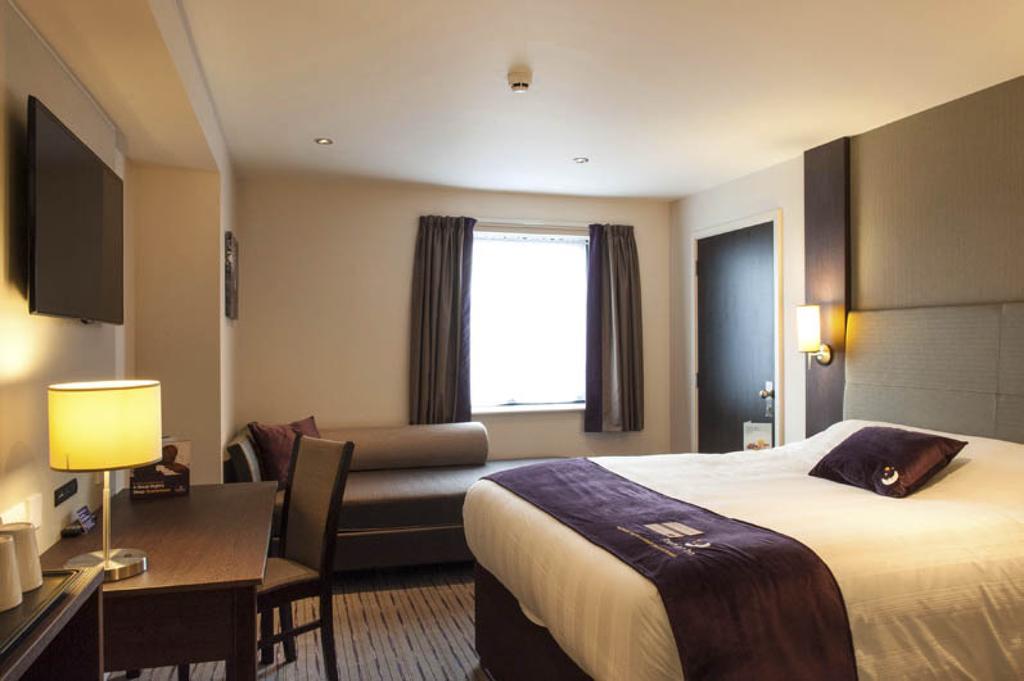 Premier Inn מרת'יר טידפיל מראה חיצוני תמונה