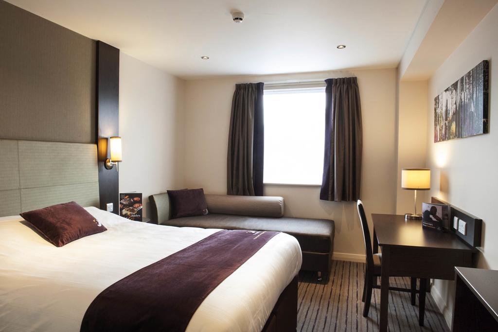 Premier Inn מרת'יר טידפיל מראה חיצוני תמונה