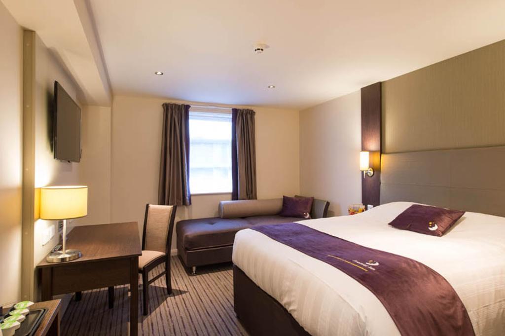 Premier Inn מרת'יר טידפיל מראה חיצוני תמונה