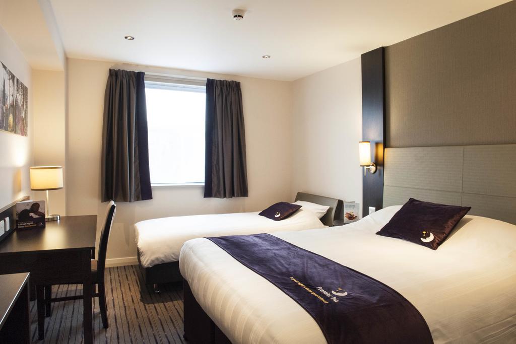 Premier Inn מרת'יר טידפיל מראה חיצוני תמונה