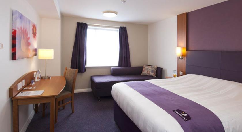 Premier Inn מרת'יר טידפיל מראה חיצוני תמונה