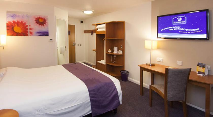 Premier Inn מרת'יר טידפיל מראה חיצוני תמונה