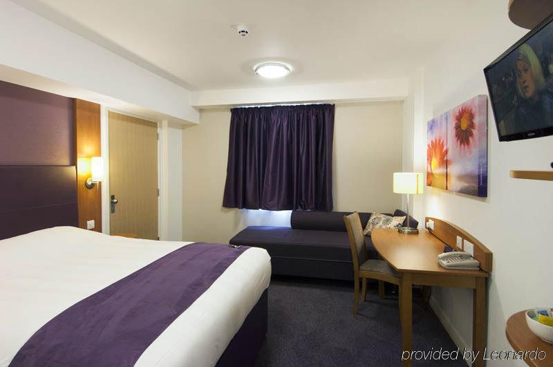 Premier Inn מרת'יר טידפיל מראה חיצוני תמונה